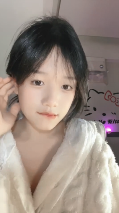 G奶校花回归！清纯高颜值嫩妹【青柠】最新福利，脸粉鲍同框自慰狂插！爽喷~【6v】